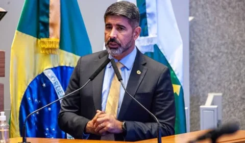 TRE-DF aceita denúncia contra deputado Roosevelt por crimes eleitorais