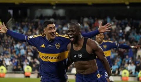 Enner Valencia sai do banco, marca três de cabeça e leva Boca Juniors à semifinal da Copa Argentina