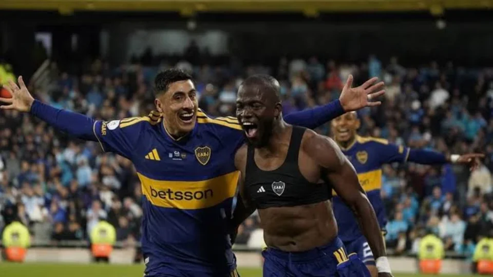 Enner Valencia sai do banco, marca três de cabeça e leva Boca Juniors à semifinal da Copa Argentina