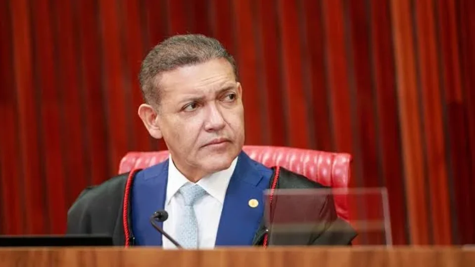 TSE julga nesta quarta decisão sobre posts de Nossa Senhora Aparecida e Flávio Bolsonaro