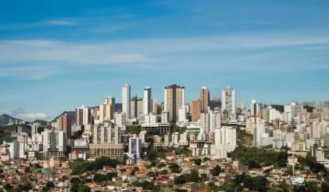 Bairro de BH enfrenta quase duas semanas de falta d’água e moradores recorrem a caminhões-pipa