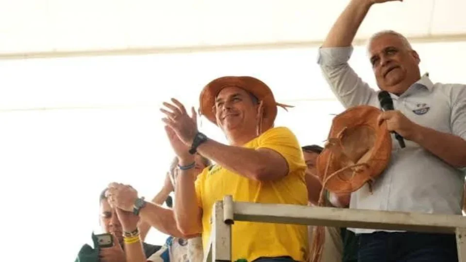Flávio aposta em crise no STF para transformar 7 de Setembro em palanque contra Lula e Moraes