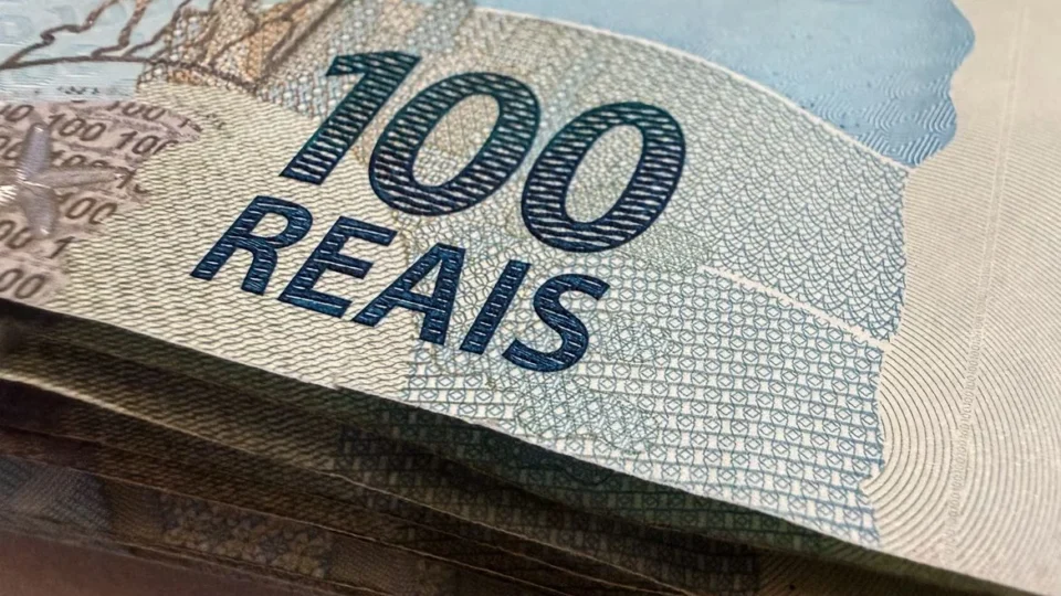 Orçamento de 2027 prevê superávit de R$ 83,4 bilhões mas resultado efetivo é menor