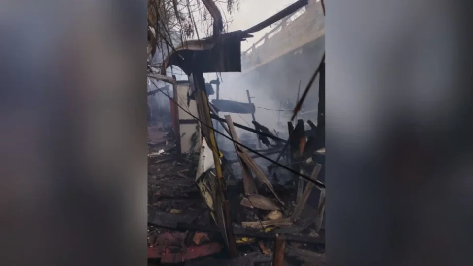 Incêndio destrói quase 30 moradias em comunidade na Zona Norte de SP