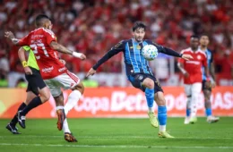 Grêmio vence o Internacional, quebra tabu histórico e avança à semifinal da Copa do Brasil