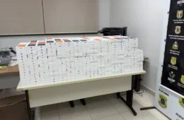 Mulher é presa com 1.283 iPhones sem nota fiscal em Roraima