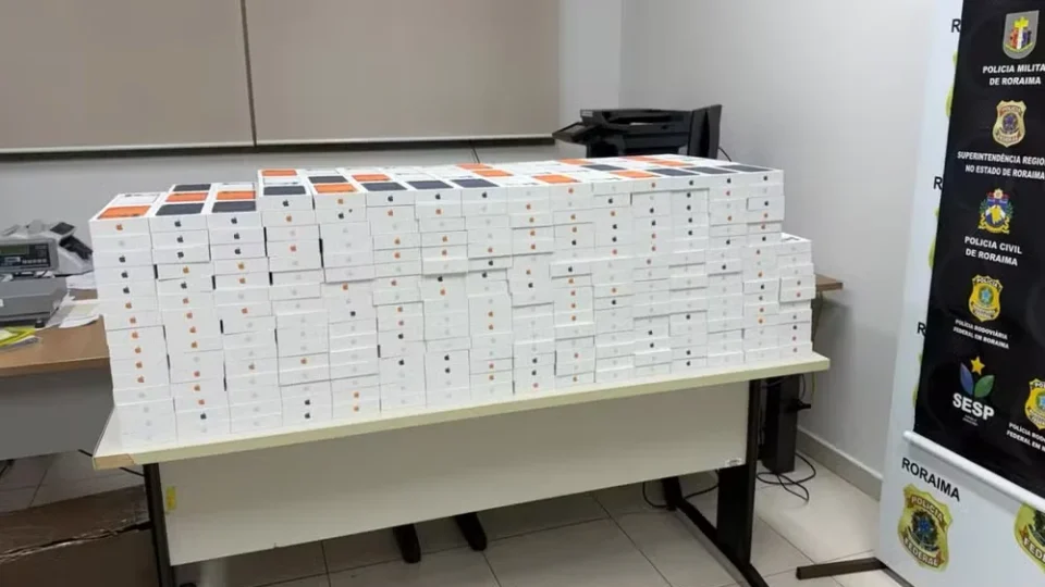 Mulher é presa com 1.283 iPhones sem nota fiscal em Roraima