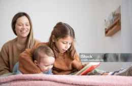 Ler antes de dormir pode ajudar no desenvolvimento das crianças; veja o que a leitura estimula