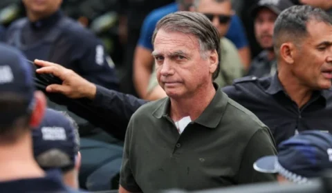 Defesa de Bolsonaro recua e desiste de pedido para suspender execução da pena no STF