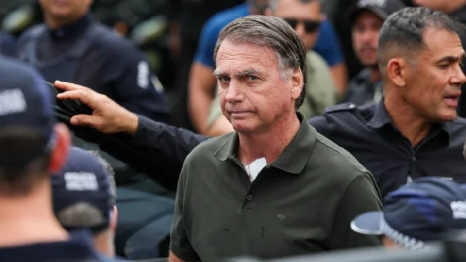 Defesa de Bolsonaro recua e desiste de pedido para suspender execução da pena no STF