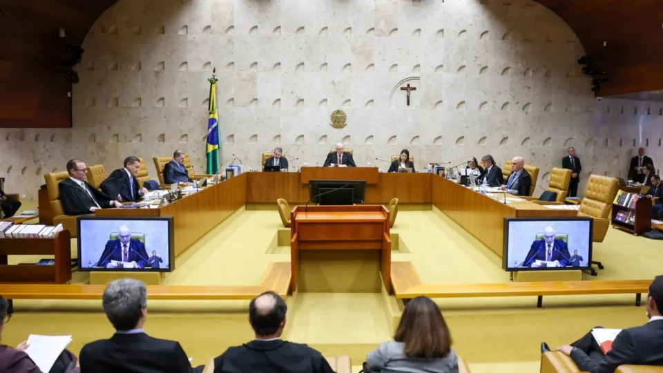 Crise no STF se agrava com adiamentos e novas revelações, avalia Felipe Martarelli