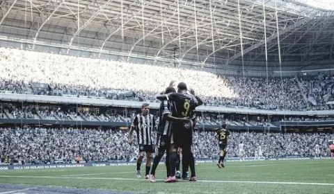 Atlético-MG domina segundo tempo, vence o Fluminense por 3 a 1 e reage no Brasileirão