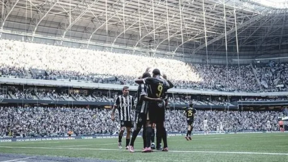 Atlético-MG domina segundo tempo, vence o Fluminense por 3 a 1 e reage no Brasileirão