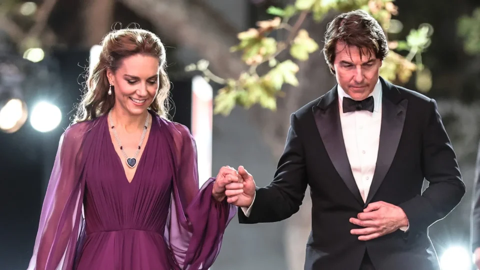 Tom Cruise quebra etiqueta real ao dar a mão para Kate Middleton durante estreia de “Digger”