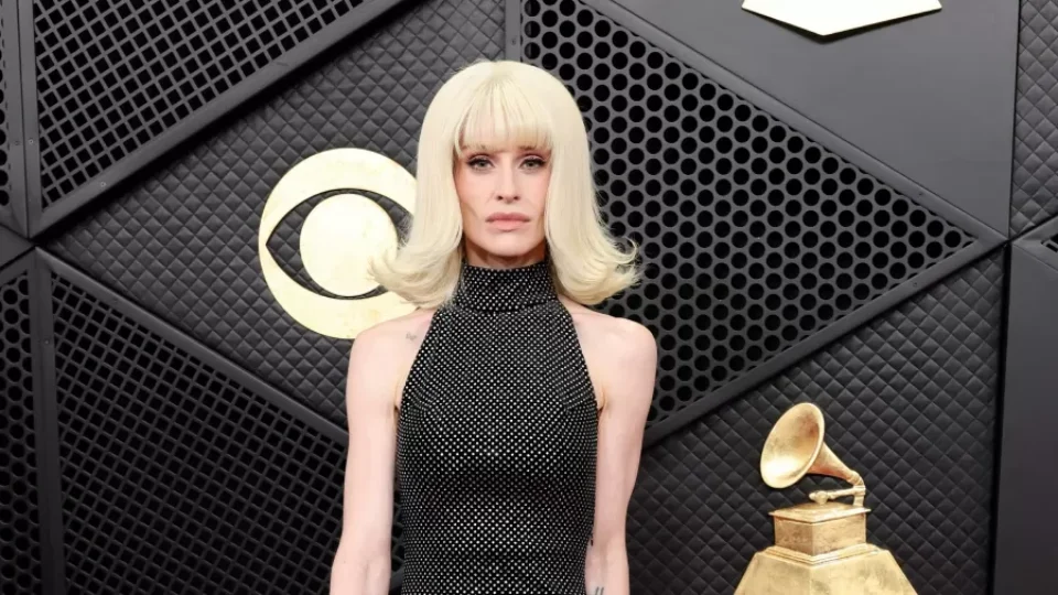 Kelly Osbourne revela por que usou peruca para esconder emagrecimento