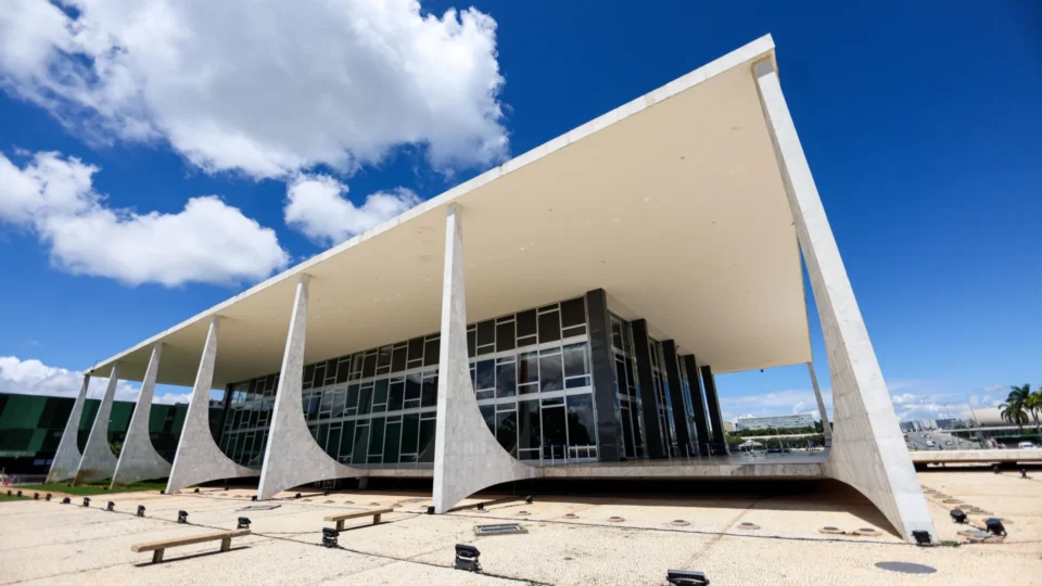 STF volta ao centro do debate em conversa entre Davidson Cavalcante e André Marsiglia no NC News Acontece
