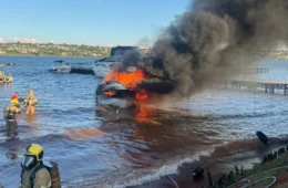 Lancha pega fogo no Lago Paranoá e mobiliza bombeiros em Brasília