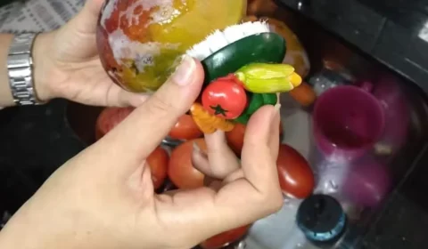 Lavar frutas e verduras tira agrotóxicos? Veja a forma correta de higienizar os alimentos