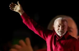 Lula diz que quer vencer eleição para manter Jair Bolsonaro preso