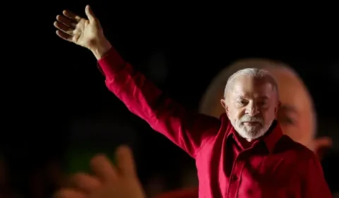 Lula diz que quer vencer eleição para manter Jair Bolsonaro preso