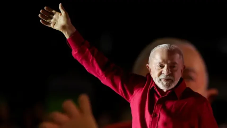 Lula diz que quer vencer eleição para manter Jair Bolsonaro preso