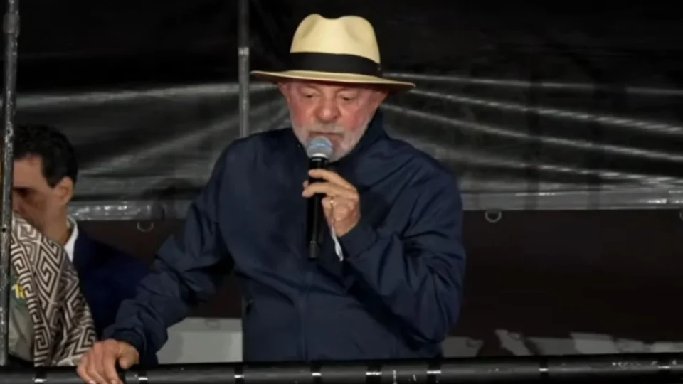 Lula diz que Banco Master foi “legalizado” no governo Bolsonaro e leva escândalo ao centro da campanha
