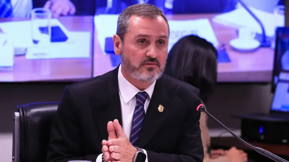 URGENTE: Mendonça afasta chefe da PF e aprofunda crise entre STF e corporação