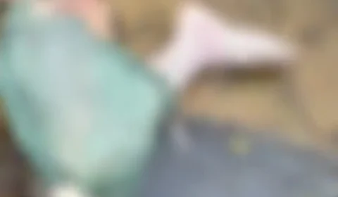 Mala com pernas humanas é encontrada boiando no mar em São Vicente