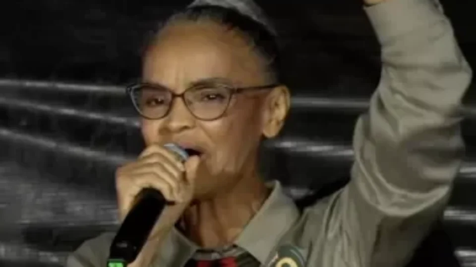 Marina cita número de Salles por engano durante ato de Lula e se corrige: “180”