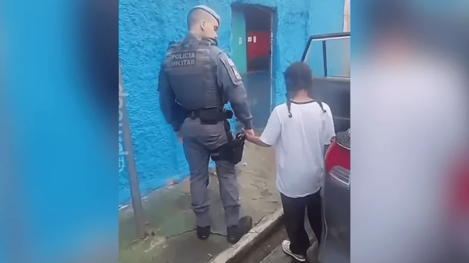 Menina de 10 anos embarca em ônibus errado e se perde em SP