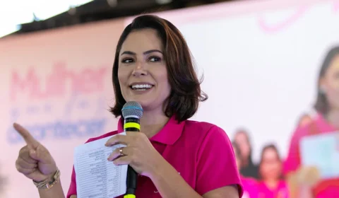 Michelle Bolsonaro recebe alta após internação por enxaqueca em Brasília