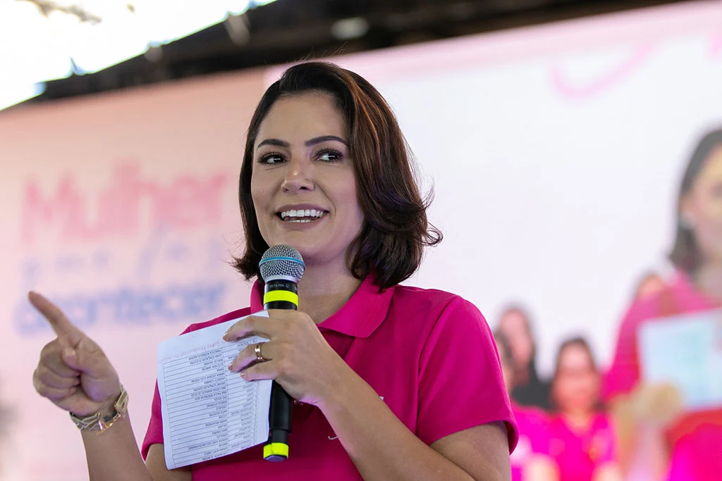 Candidata ao Senado pelo DF estava internada desde terça-feira (22); esta foi a segunda hospitalização da ex-primeira-dama pelo mesmo quadro em menos de dois meses