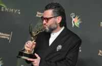 Brasileiro Miguel Gandelman ganha Emmy por direção musical de show de Bad Bunny