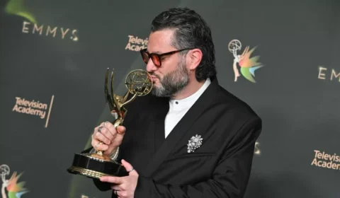 Brasileiro Miguel Gandelman ganha Emmy por direção musical de show de Bad Bunny