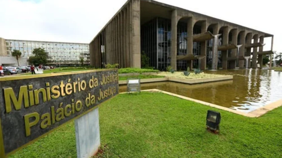 Governo pede bloqueio de 5,2 mil sites de apostas após proibição das bets