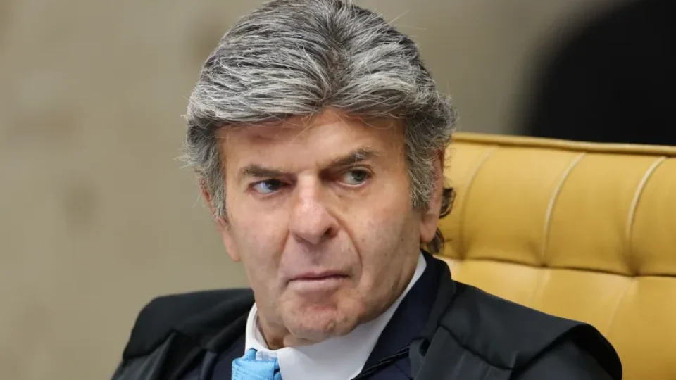 Fux dá 10 dias para Senado explicar sigilo sobre acessos de Vorcaro e mulher de Moraes