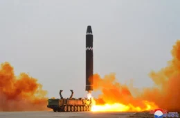 Coreia do Norte lança dois mísseis em três horas; EUA descartam ameaça imediata