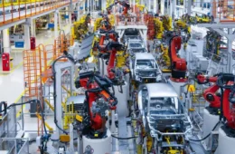 Produção industrial tem pior agosto em 11 anos e intenção de investir cai ao menor nível desde 2020