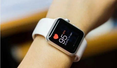 Smartwatch avisou que seu coração acelerou? Saiba quando o alerta exige atendimento