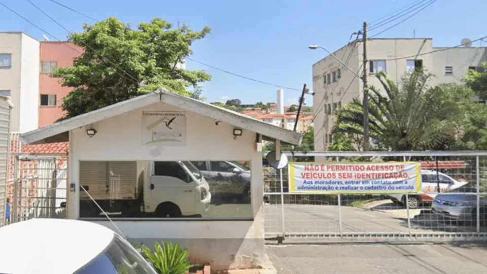 Mãe é presa após deixar filhos sozinhos por cinco dias para viajar a MG