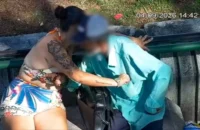Mulher é presa após furtar carteira de idoso enquanto conversava com ele em praça de Linhares