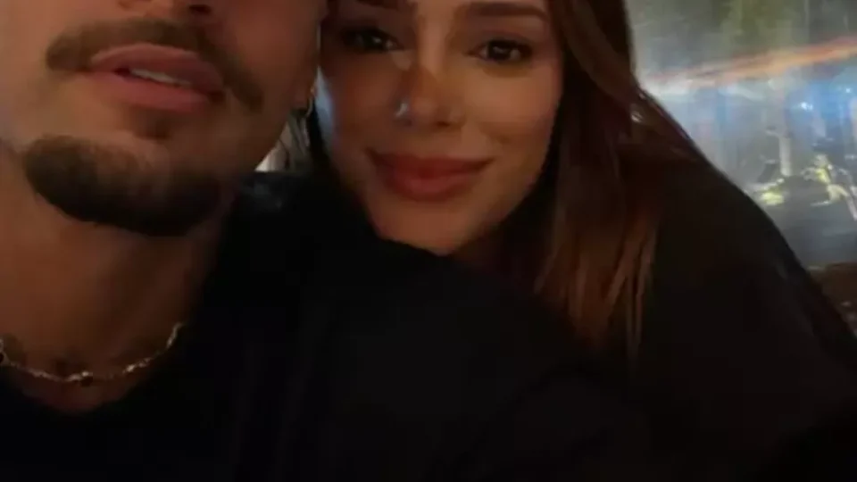 Neymar compartilha momento romântico com Bruna Biancardi e se declara nas redes