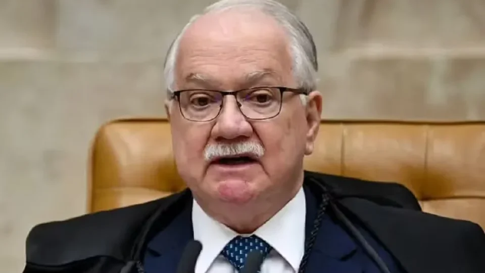 Ex-ministros, juristas e empresários assinam carta de apoio a Fachin em meio à crise no STF