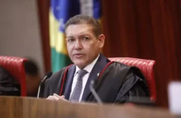 Celular de Vorcaro cita R$ 500 mil para filho de Nunes Marques em mensagens do Banco Master