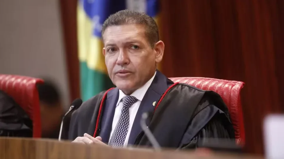 Celular de Vorcaro cita R$ 500 mil para filho de Nunes Marques em mensagens do Banco Master