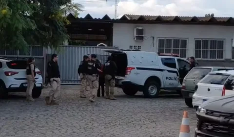 Ex-secretário de Bayeux é alvo de operação contra facção suspeita de expulsar mais de 250 famílias