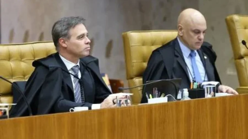 Pesquisa mostra 50% de aprovação a André Mendonça e 33% a Alexandre de Moraes