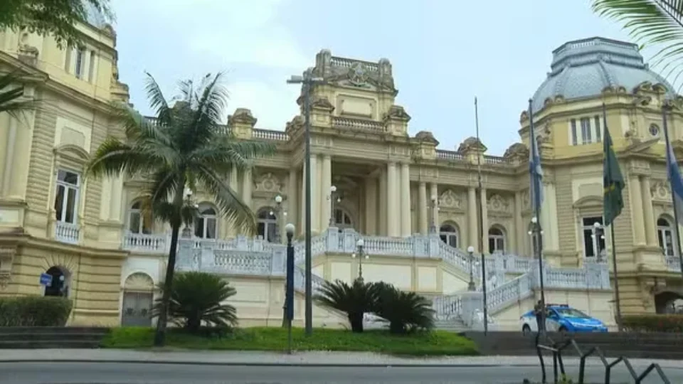 Candidatos ao governo do Rio cumprem agenda de campanha neste domingo veja programação