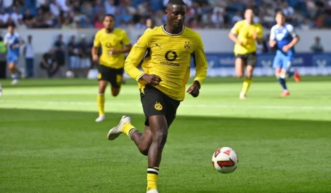 Borussia Dortmund vence o Villarreal por 3 a 2
