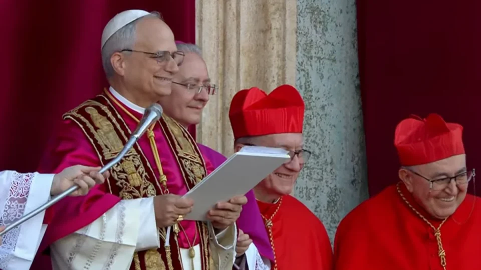 Papa Leão XIV alerta para risco de a IA criar “paraíso das máquinas” e pede limites éticos